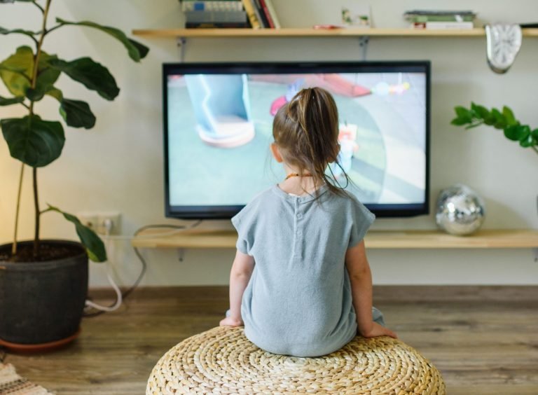 How Much Screen Time Is Too Much: Balancing Technology and Traditional Toys